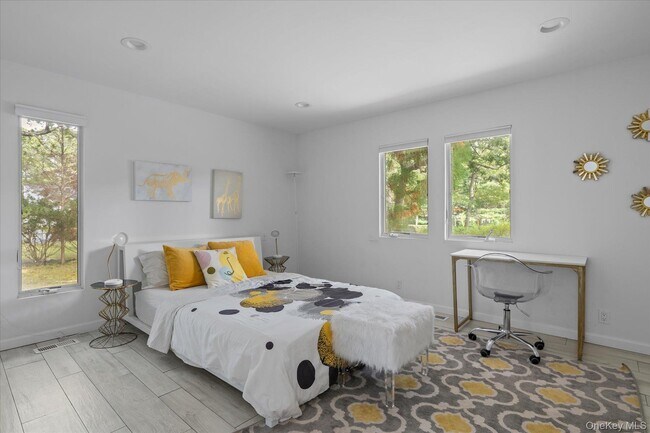 Building Photo - 5 Lakewood Ln