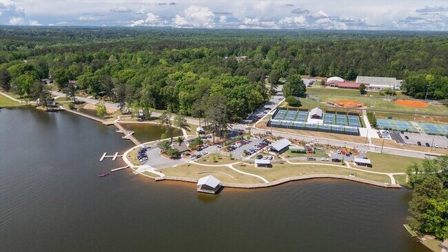 Building Photo - 541 N White St