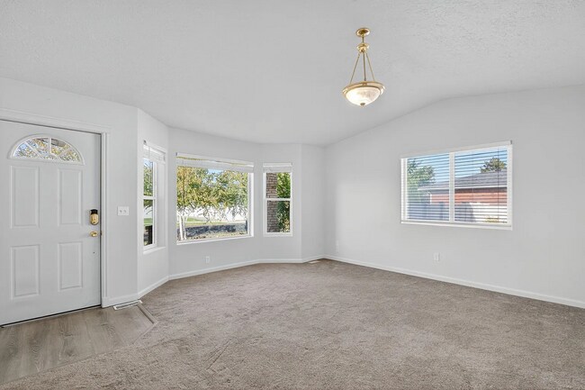 Building Photo - Impressive 5 bed/3 bath twin home in Chubbuck with just under 3000 square feet.