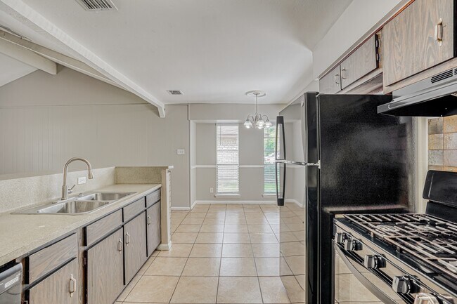 Building Photo - 6610 Rowell Ct