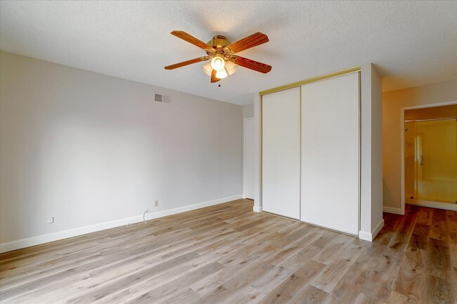 Building Photo - Cupertino 2 Bed, 2 Bath Townhouse with Att...