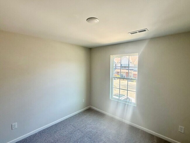 Building Photo - Two bedroom, 2.5 bath townhome with loft in Ridge Creek, Whitsett