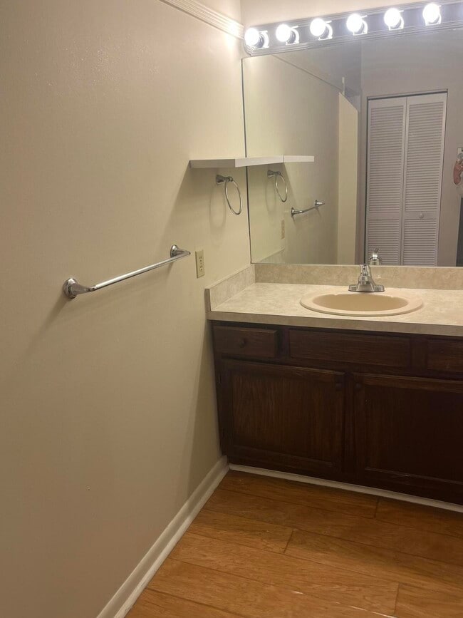 Building Photo - 1627 Hawthorne Pl