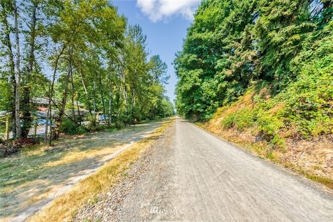 Building Photo - 11058 NE 33rd Pl