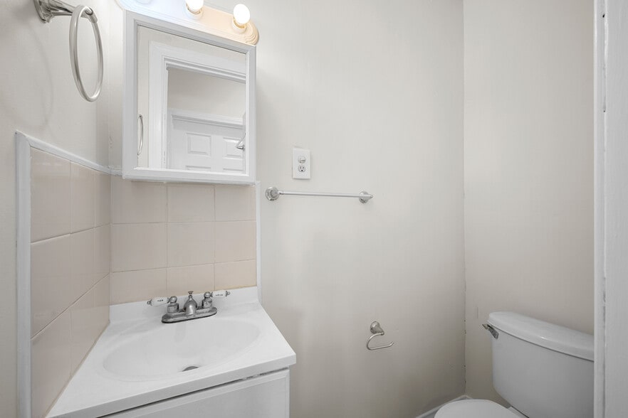 Building Photo - 325 Lafayette St