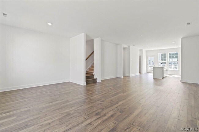 Building Photo - 13808 Village View Dr