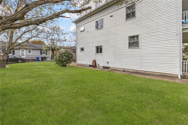 Building Photo - 1561 Cranston St