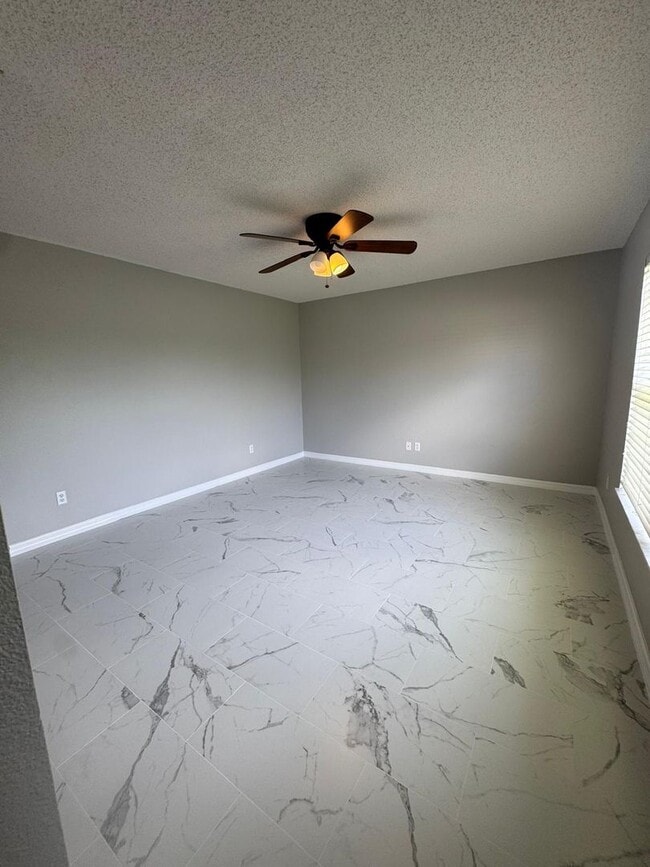 Building Photo - Spacious 4 bedroom house in Waterford Chase