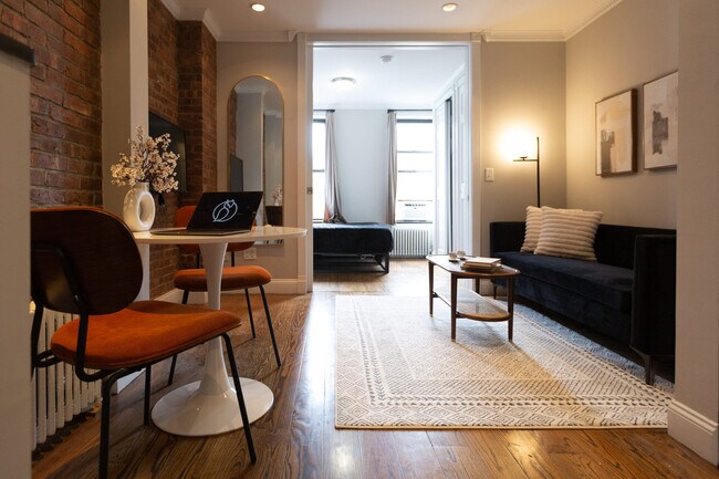 Building Photo - 689 10th Ave