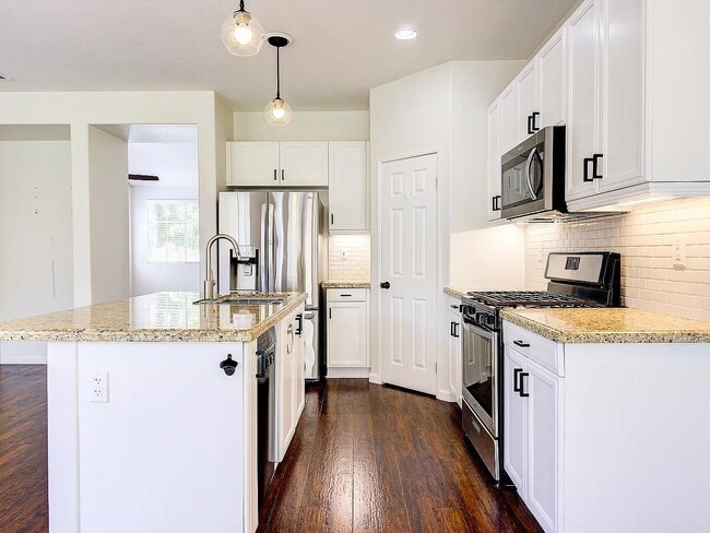 Building Photo - 924 Glendora Dr