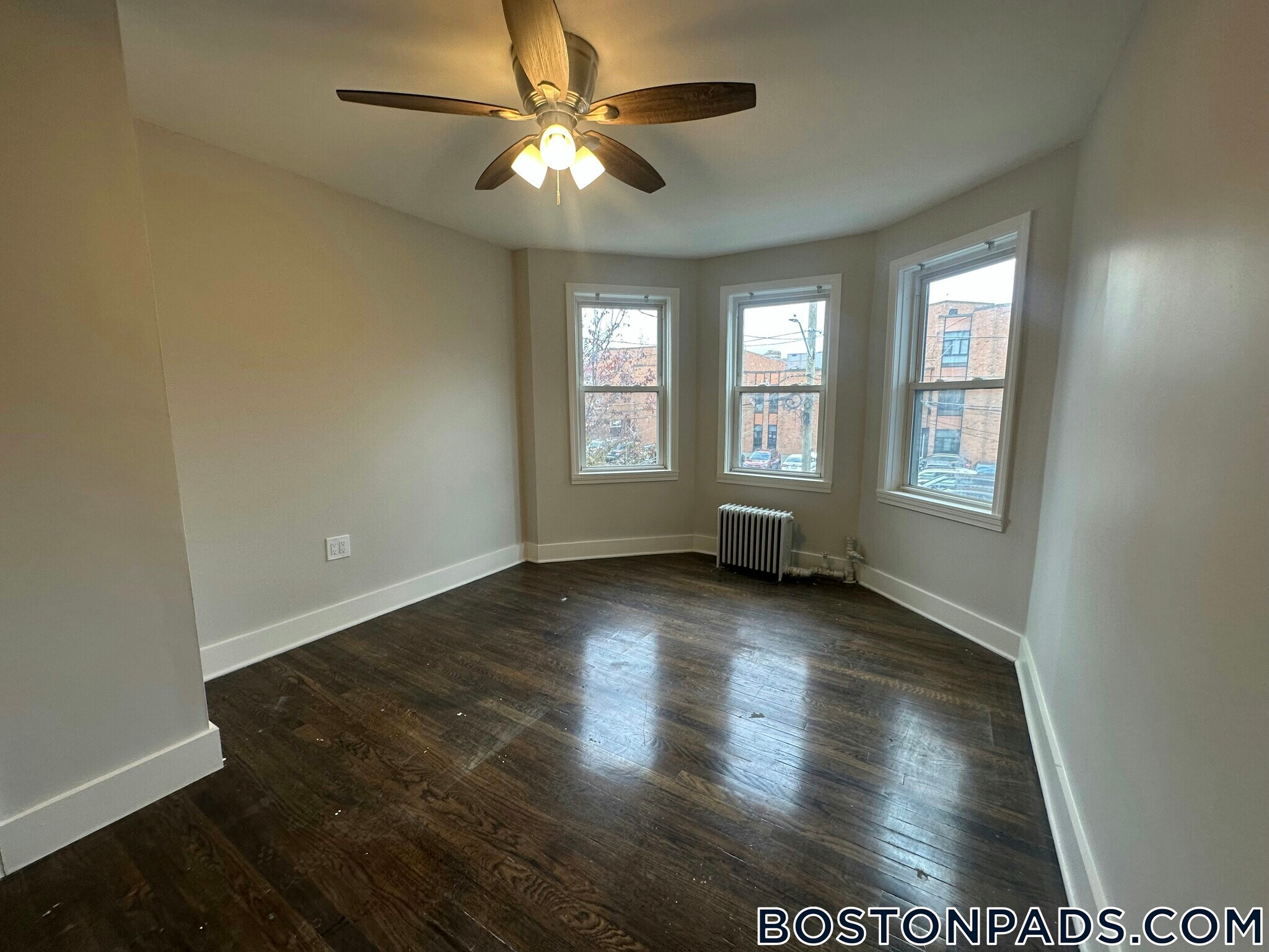 Building Photo - 13 Gladstone St