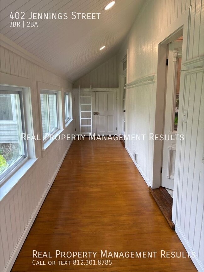 Building Photo - 402 W Jennings St