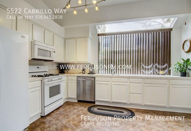 Building Photo - 5522 Cabrillo Way