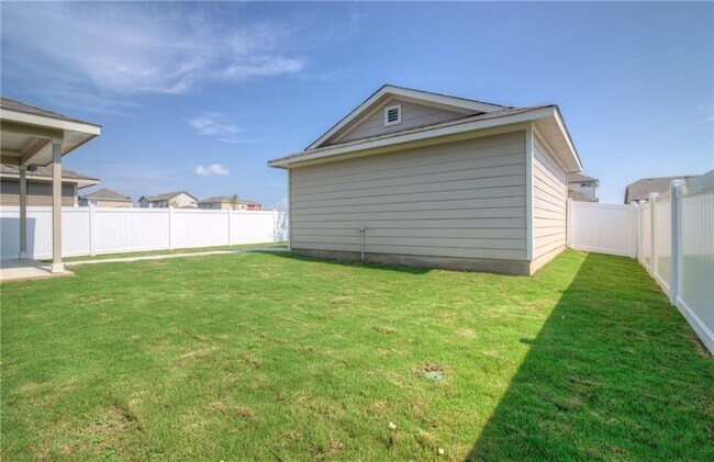 Building Photo - 1120 Badlands Dr