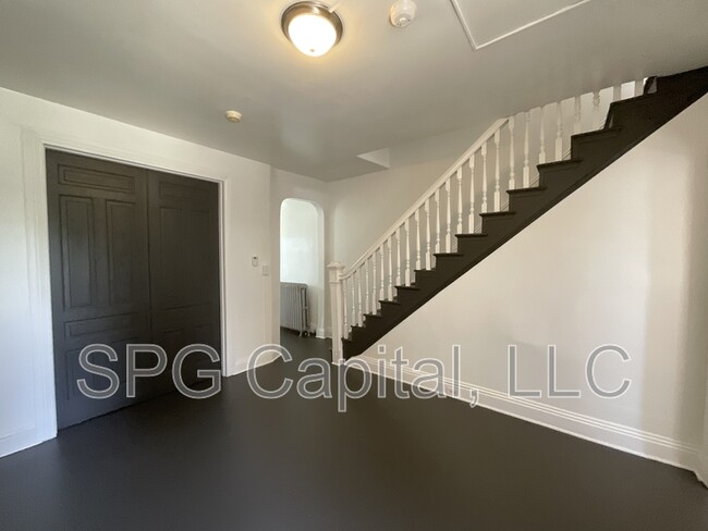 Building Photo - 286 W Jackson St