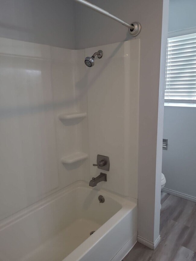 Building Photo - 1/2 OFF OCTOBER RENT - House with Garage &...