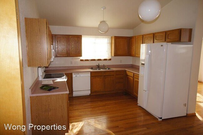 Building Photo - 3 br, 3 bath House - 5177 S. Liverpool Way...