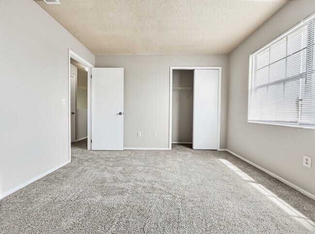 Building Photo - 1017 Whalebone Bay Dr