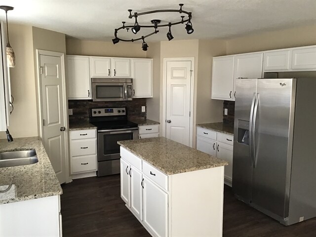 Building Photo - 193 King Arthur Court