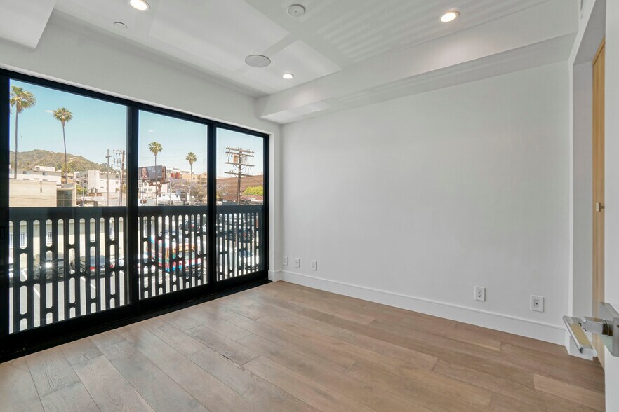 Building Photo - 1447 N Martel Ave