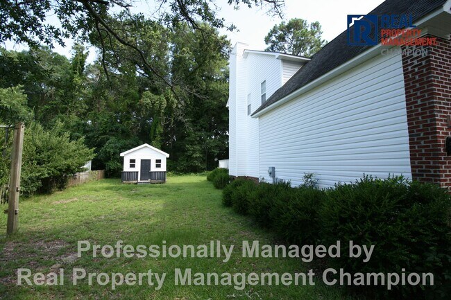 Building Photo - Spacious Home w/Community Access to Intra-...