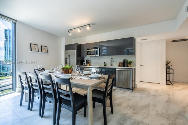 Building Photo - 31 SE 6th St