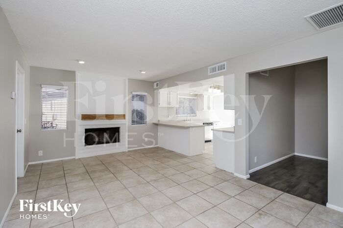 Building Photo - 2413 W Estrella Dr