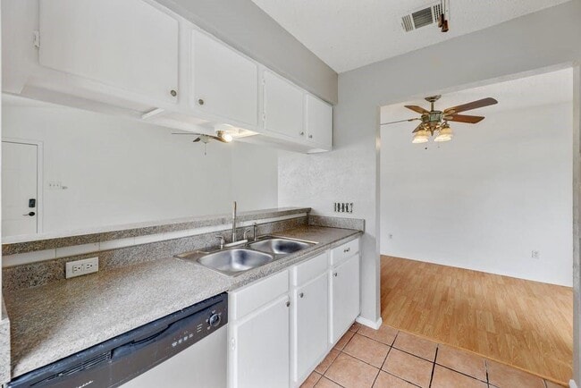Building Photo - 7601 Woodstone Cove