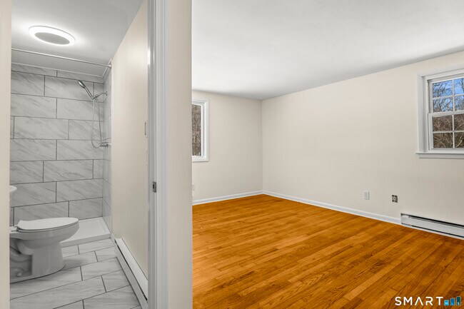 Building Photo - 17 Champlain Dr