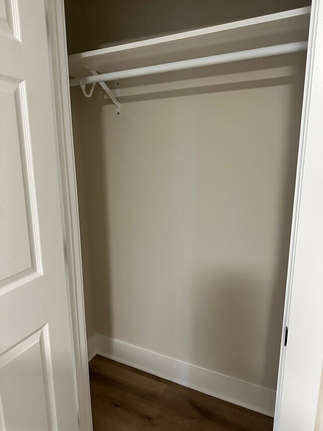 Building Photo - 102 W 15th Ave