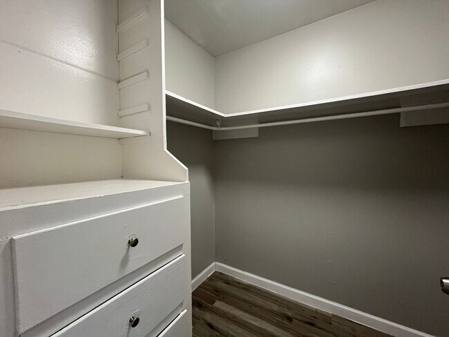 Building Photo - Second Story One Bedroom with Water Paid