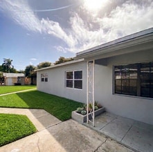 Building Photo - 3712 Henry Ave