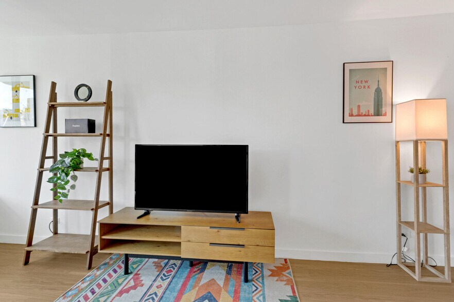 Building Photo - 64B W 37th St