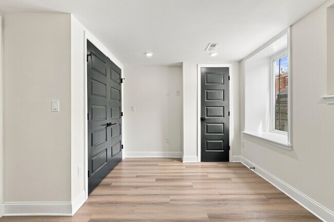 Building Photo - 2434 N 33rd St