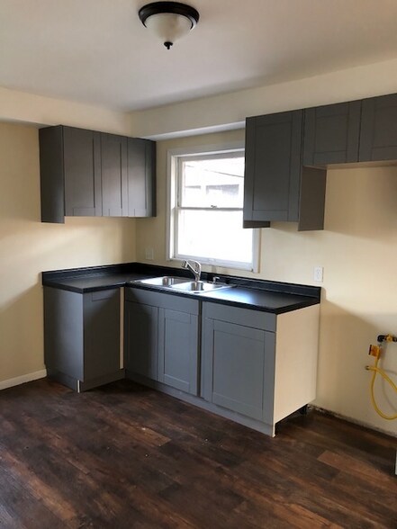 Building Photo - 3005 Menominee Ave