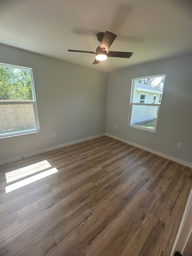 Building Photo - 7209 Lake Suzzanne Ln