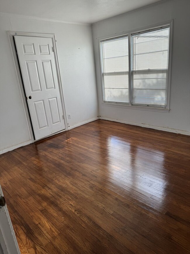 Building Photo - 3 Bedroom 1 Bath Singe Family Home