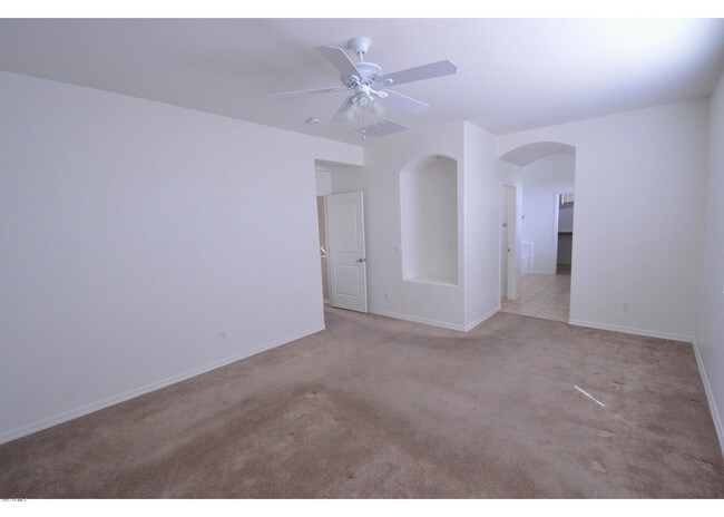Building Photo - 1421 W Pelican Ct