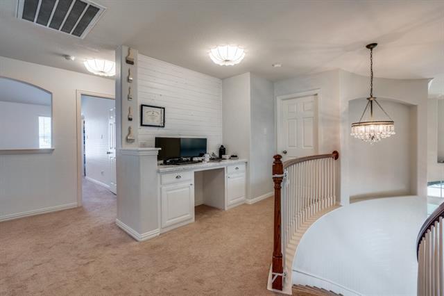 Building Photo - 611 Creekwood Ln