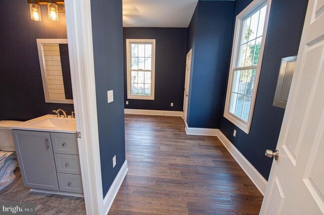Building Photo - 106 Colonial Ct