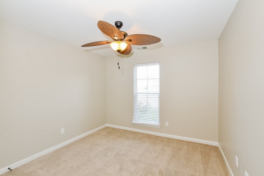 Building Photo - 3821 Dawnwood Cir W