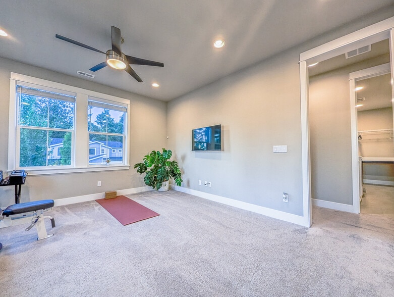 Loft - 16324 131st St SE
