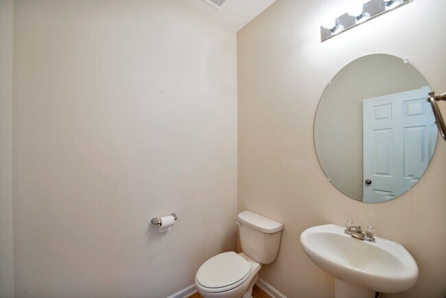 Building Photo - Spence Creek Rental!
