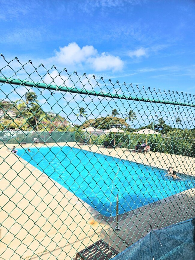 Building Photo - Waialae Gardens Spacious 1 Bedroom 1 Bathr...