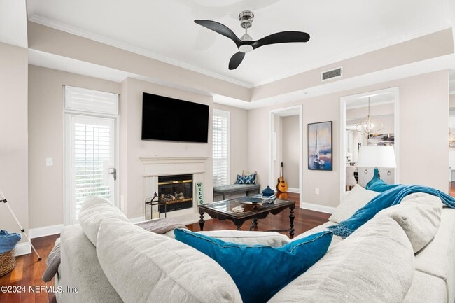 Building Photo - 400 E Bay St