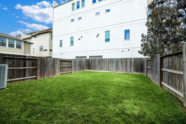 Building Photo - 1811a Wichita St