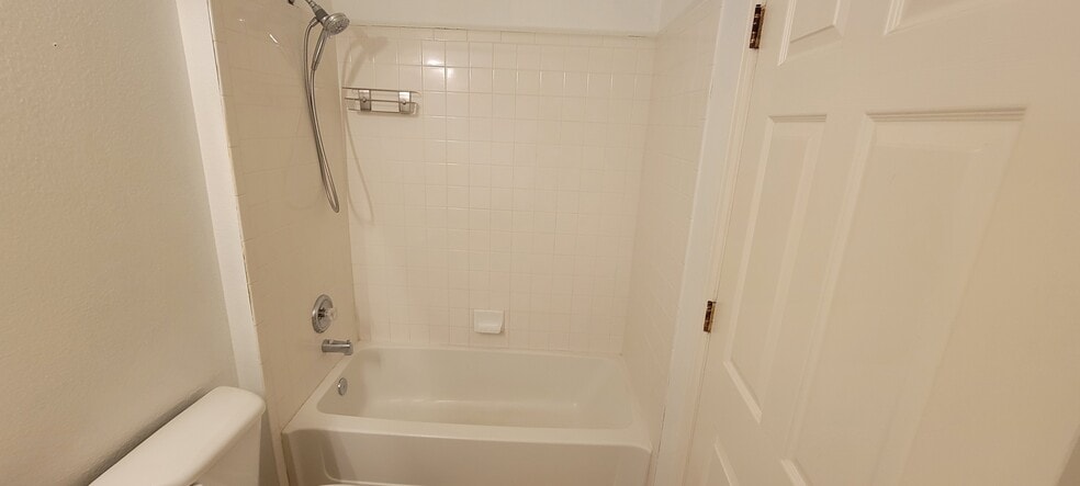 Building Photo - 14353 E 1st Dr