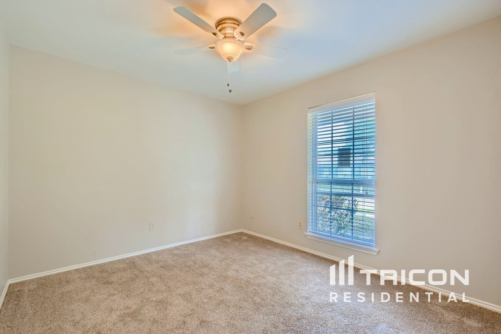 Building Photo - 4922 Willowhaven Cir