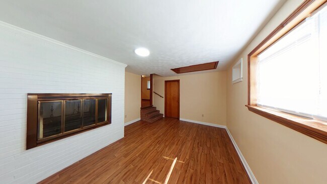 Building Photo - Brick Ranch Near Newport News City Center For Rent