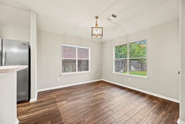 Building Photo - 9910 Pine Flats Dr